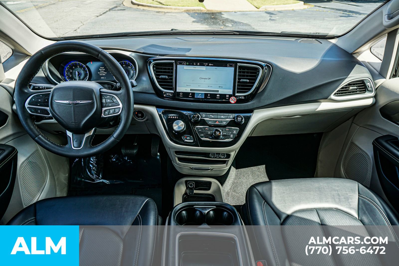 Used 2024 Chrysler Pacifica Touring-L image 28