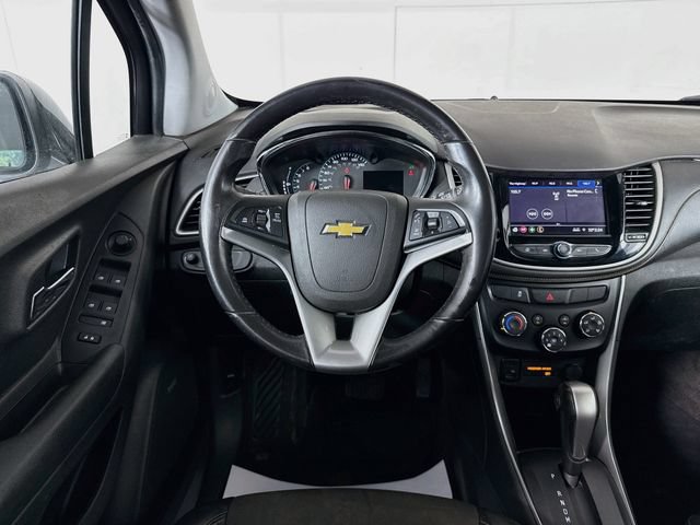 Used 2020 Chevrolet Trax LT w/ Sun & Sound Package FWD image 23