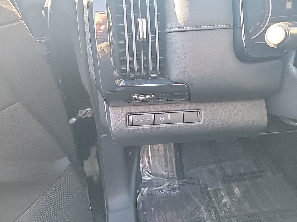 Used 2022 Nissan Pathfinder SV AWD/4WD image 7