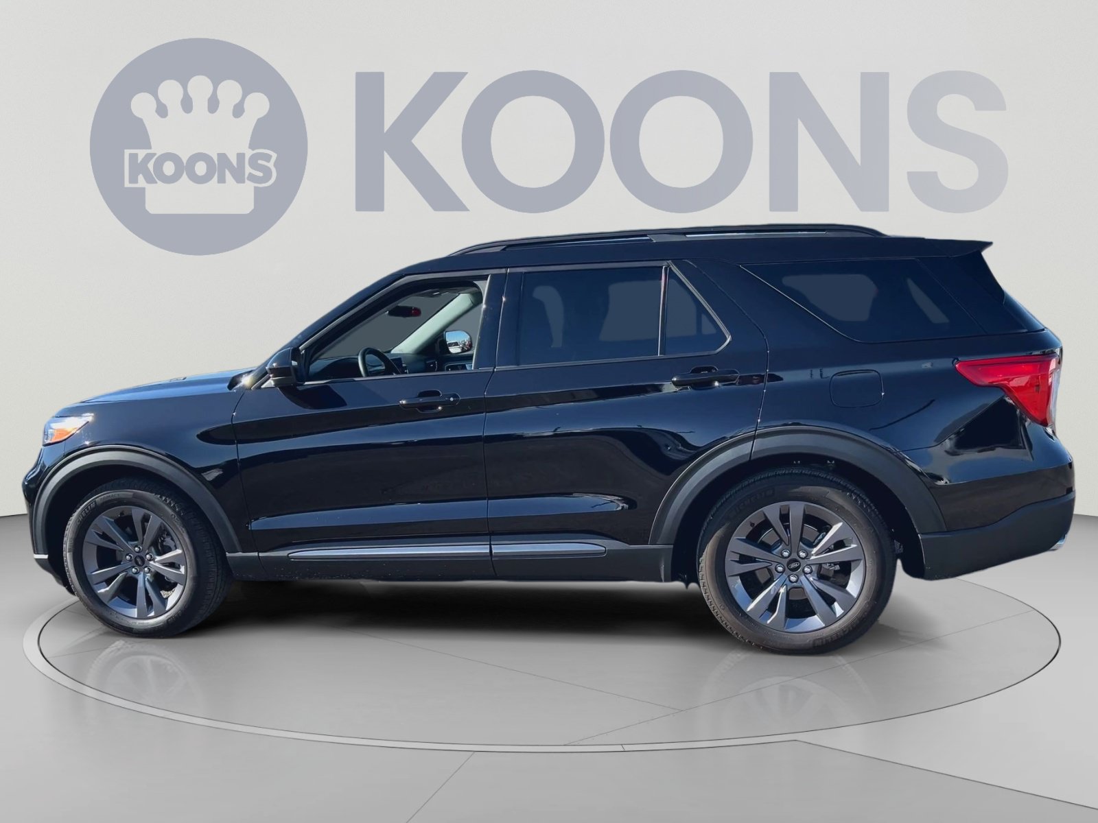 Used 2024 Ford Explorer XLT w/ Equipment Group 202A RWD image 8