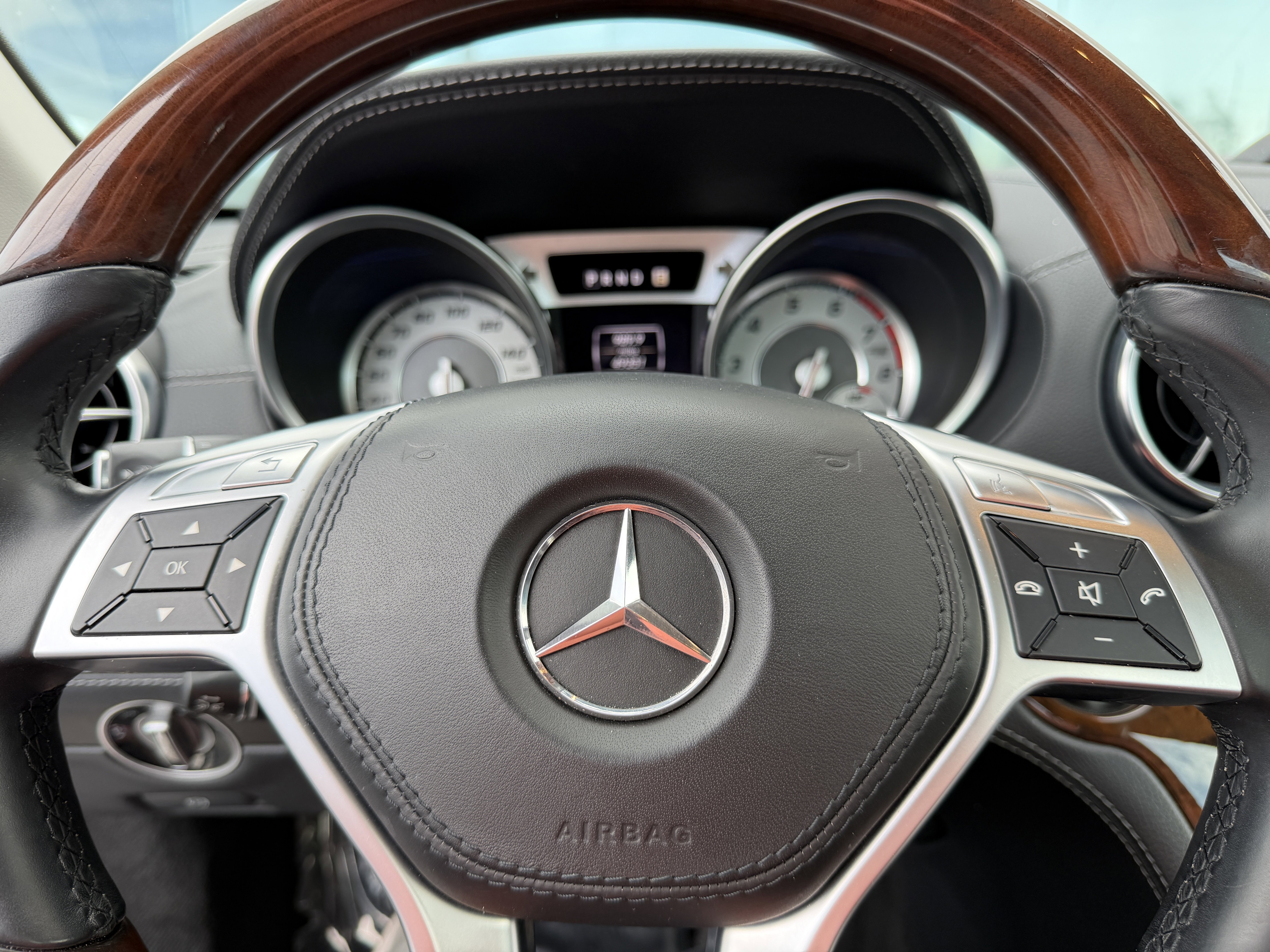 Used 2013 Mercedes-Benz SL 550 image 34