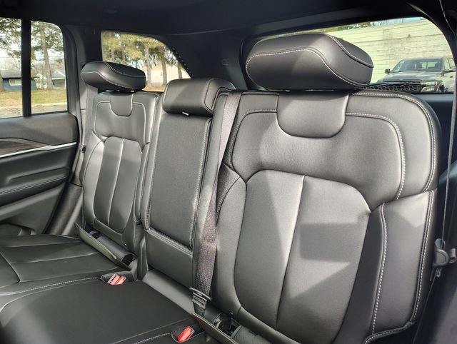 New 2026 Jeep Grand Cherokee Limited w/ Limited Altitude Package AWD/4WD image 30