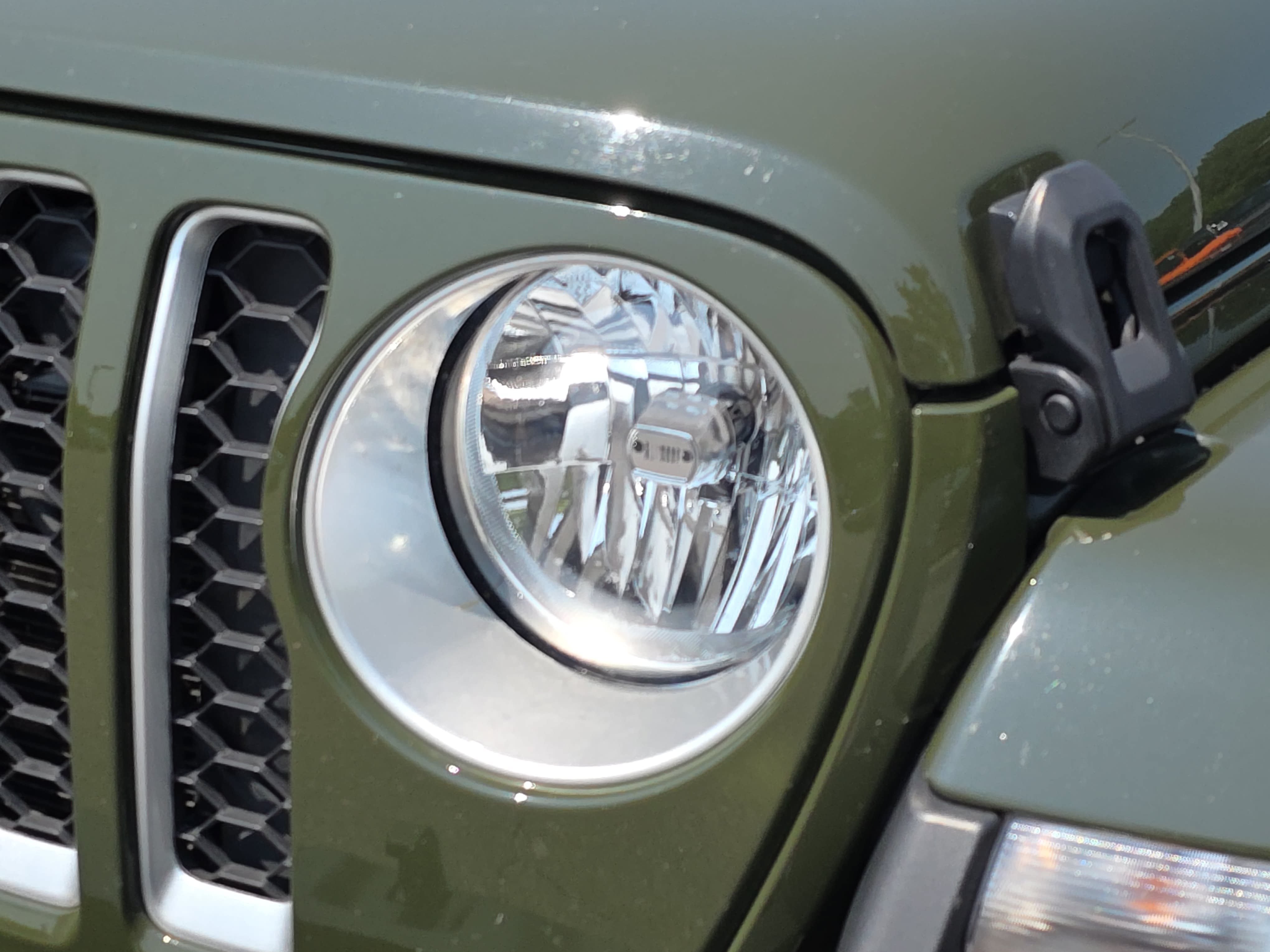 Certified 2023 Jeep Gladiator Overland w/ Popular Equipment Package AWD/4WD image 28