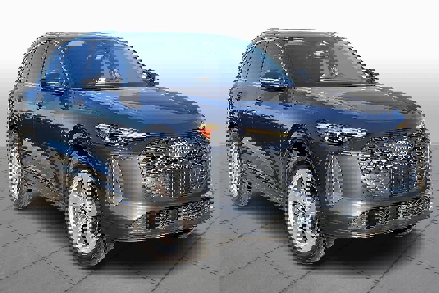 Certified 2025 Audi Q5 Premium Plus w/ Premium Plus image 2