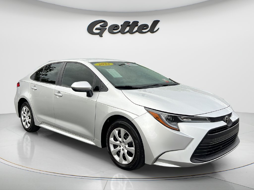 Used 2025 Toyota Corolla LE FWD image 3