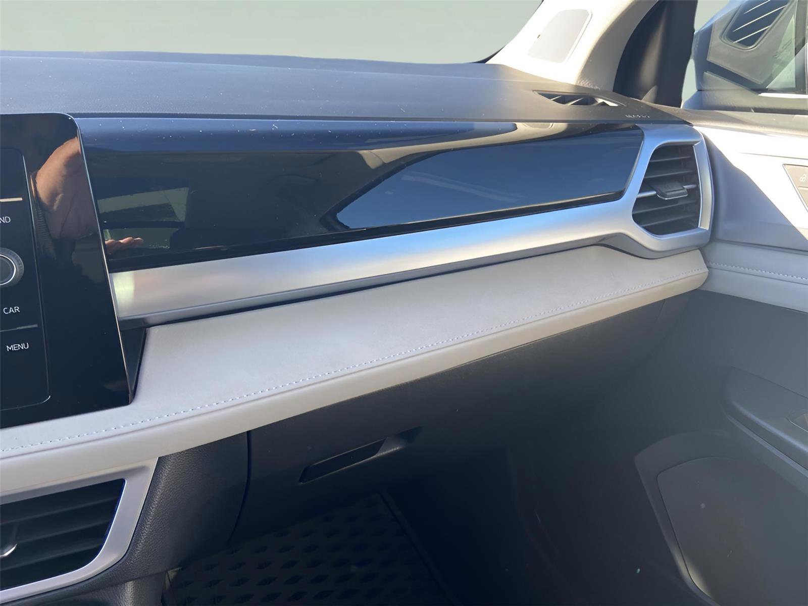 Used 2025 Volkswagen Taos SE w/ Panoramic Sunroof Package image 36