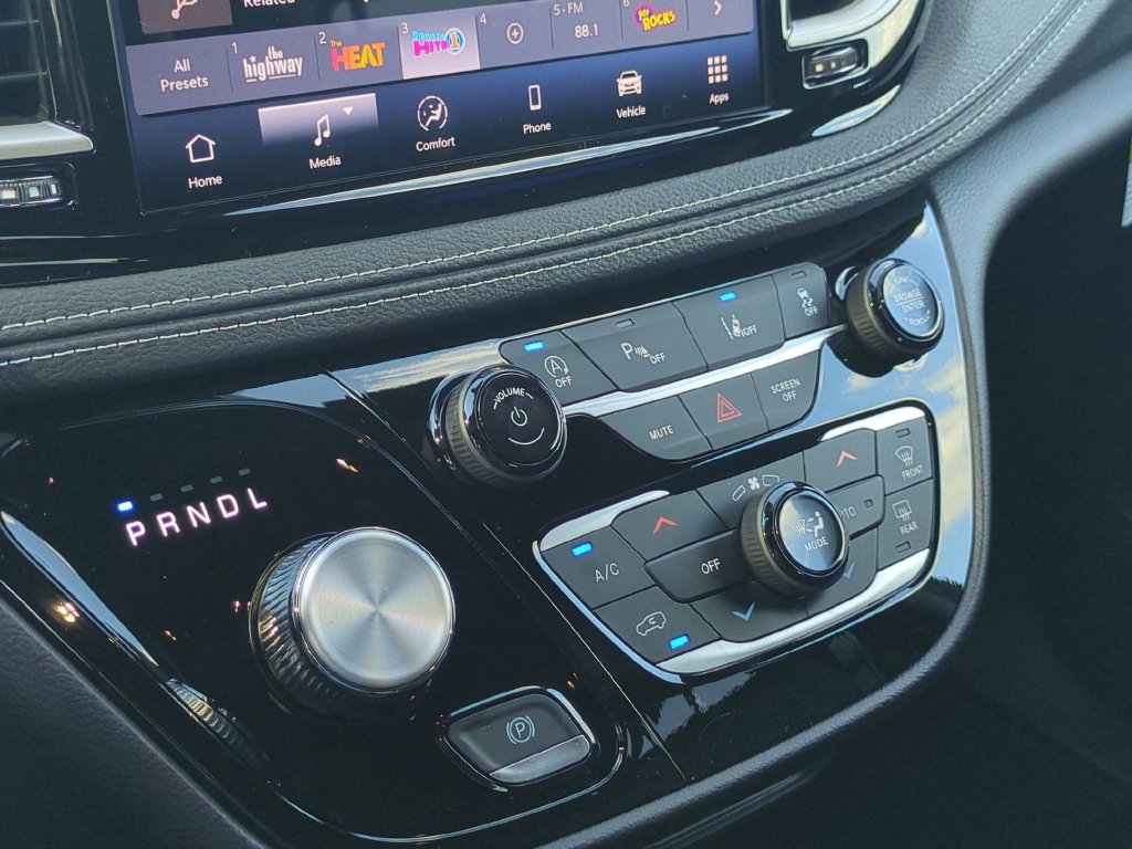 New 2027 Chrysler Pacifica Select FWD image 23