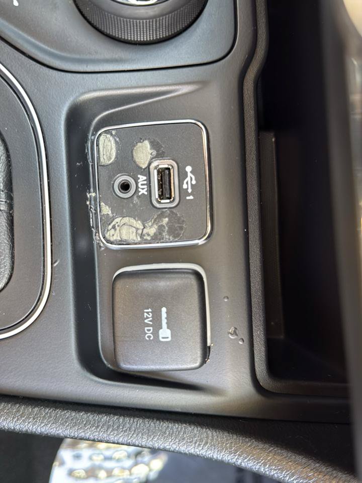 Used 2022 Jeep Cherokee Latitude AWD/4WD image 24