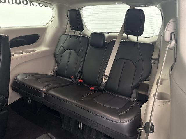 Used 2023 Chrysler Pacifica Touring-L FWD image 26