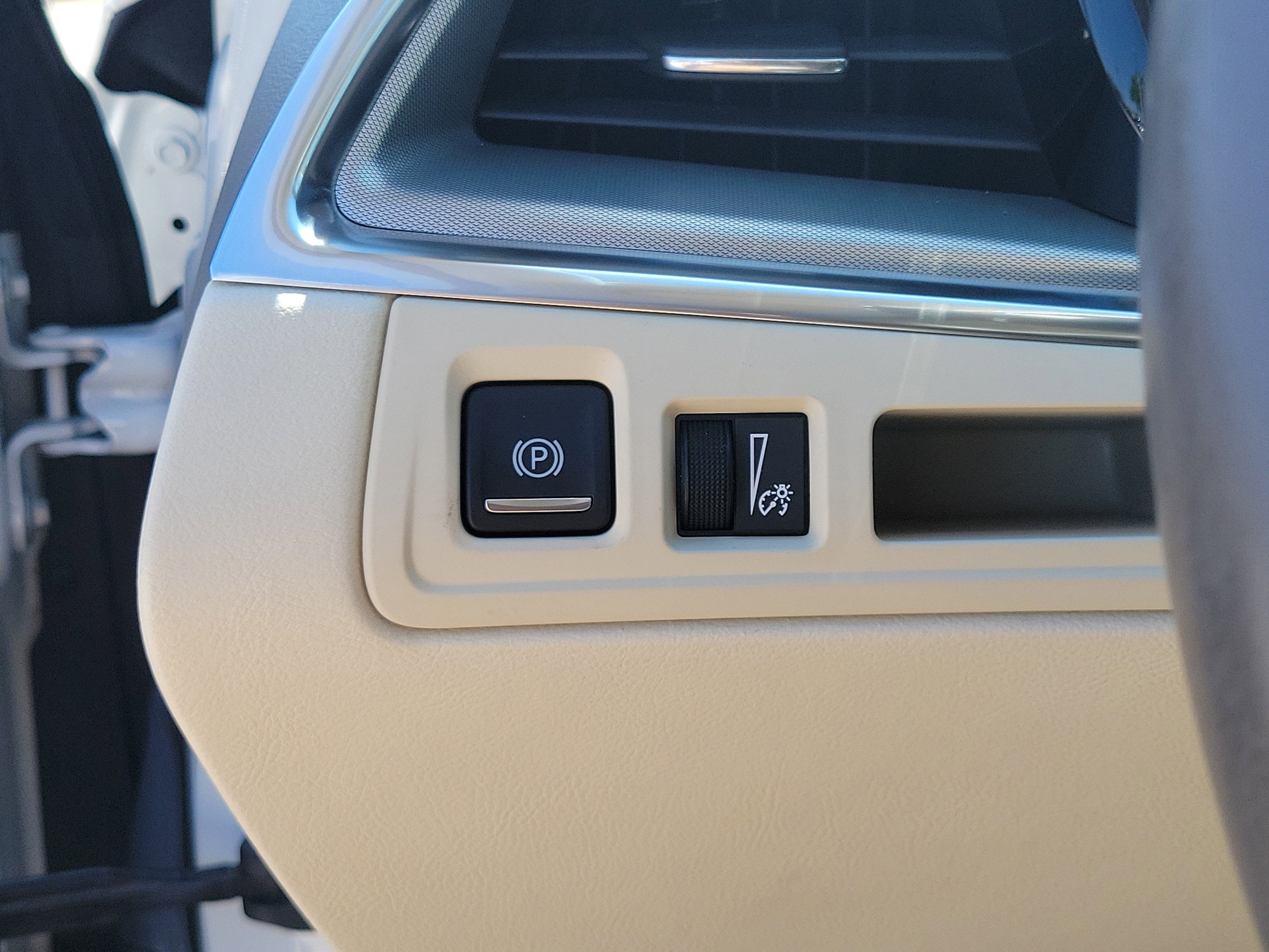 Used 2017 Cadillac XT5 Premium Luxury w/ LPO, Wheel Lock Package image 27