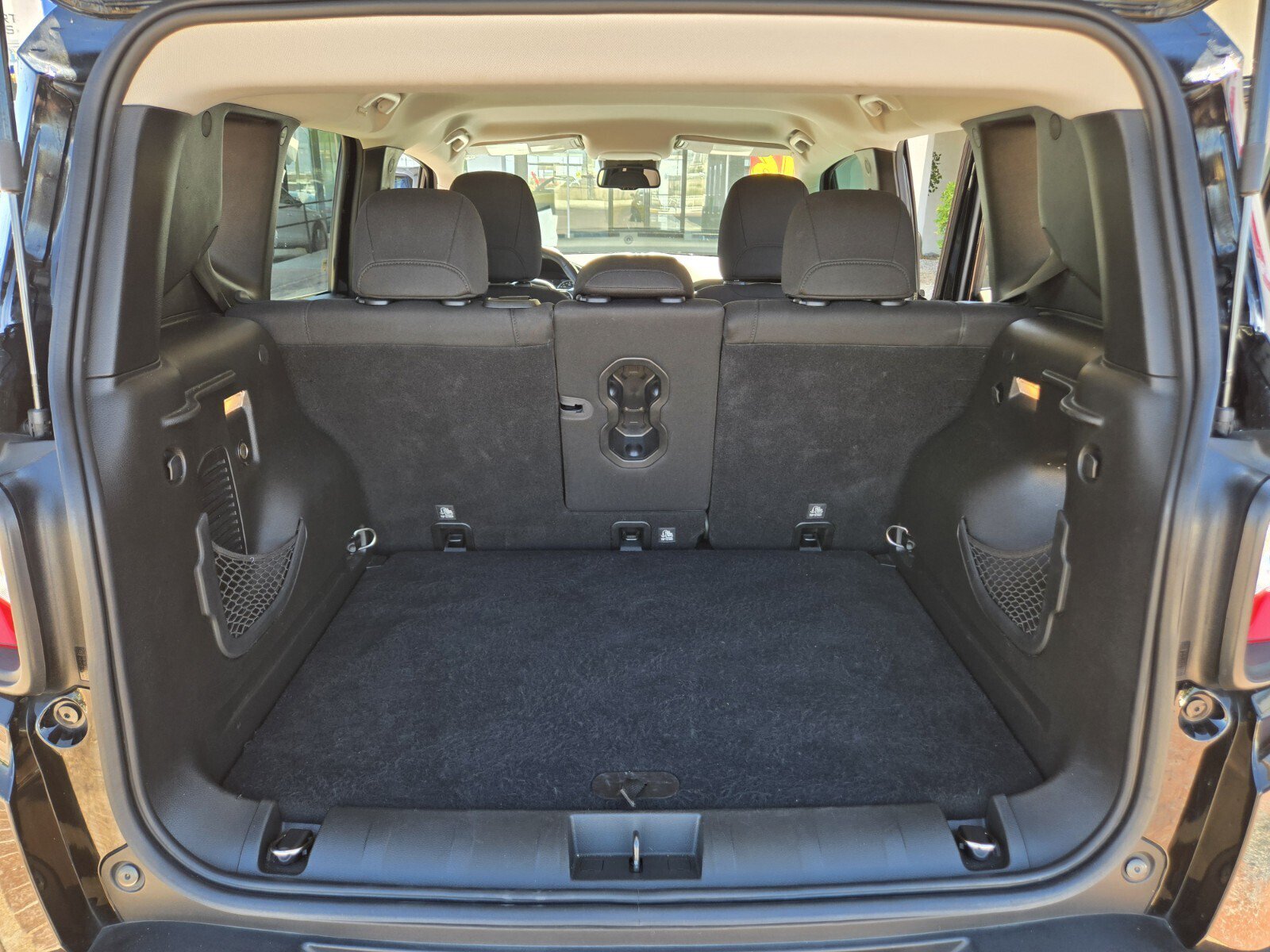 Used 2016 Jeep Renegade Latitude w/ Popular Equipment Group FWD image 10
