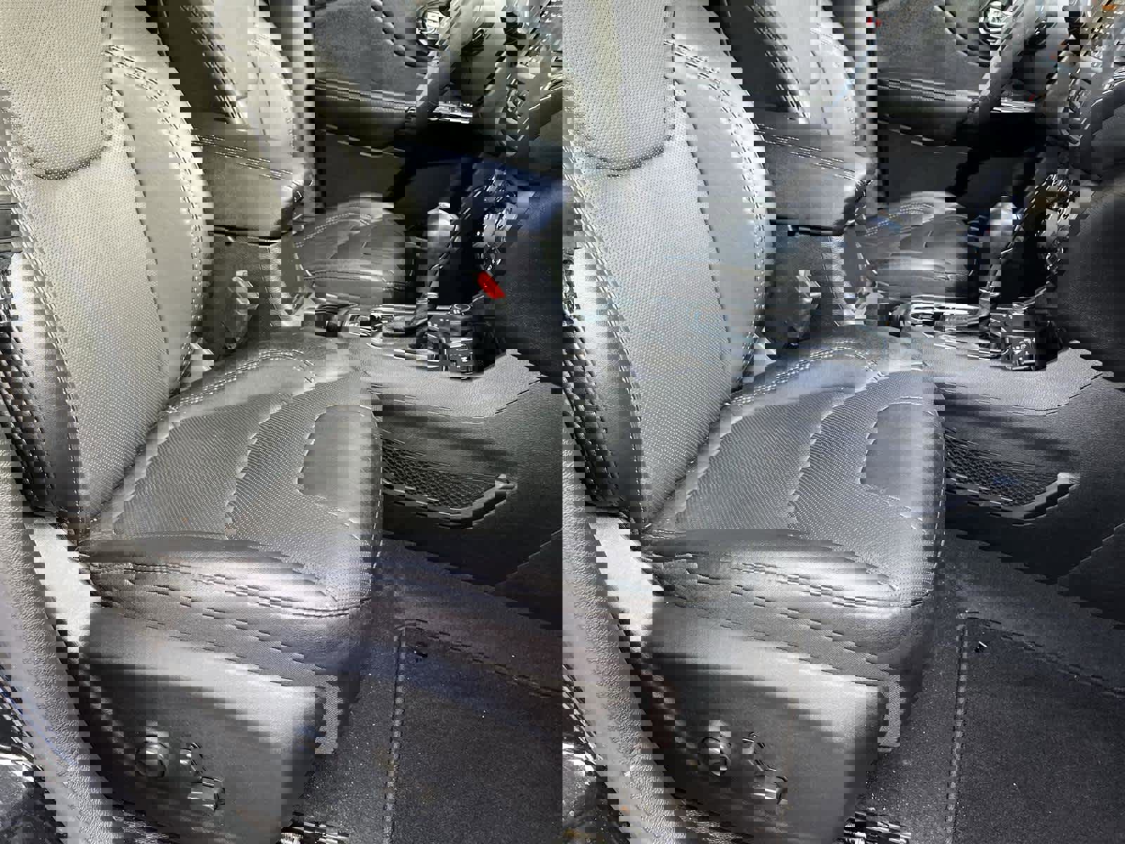 Used 2023 Jeep Cherokee Altitude Lux image 16