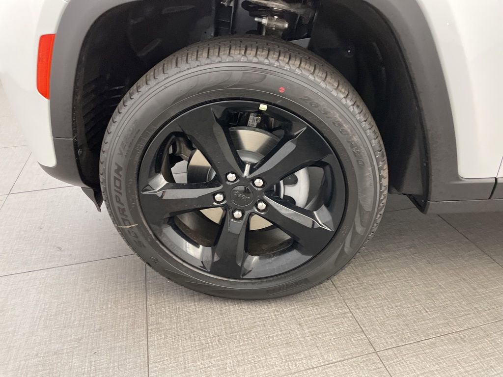 New 2026 Jeep Grand Cherokee Limited w/ Limited Altitude Package image 8