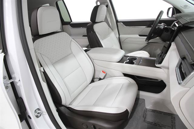 Used 2025 GMC Acadia Denali w/ LPO, Floor Liner Package FWD image 17