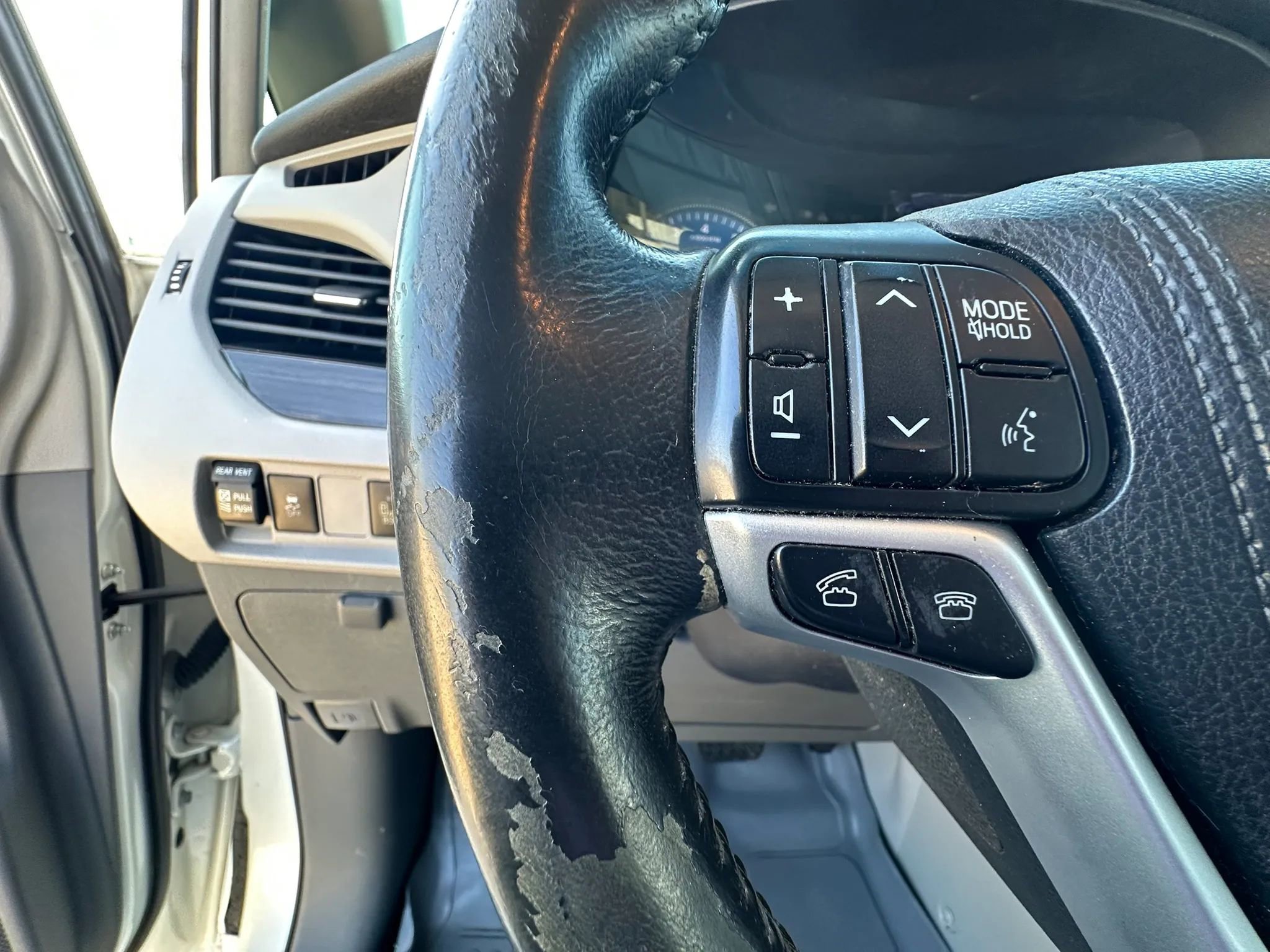 Used 2015 Toyota Sienna XLE image 36