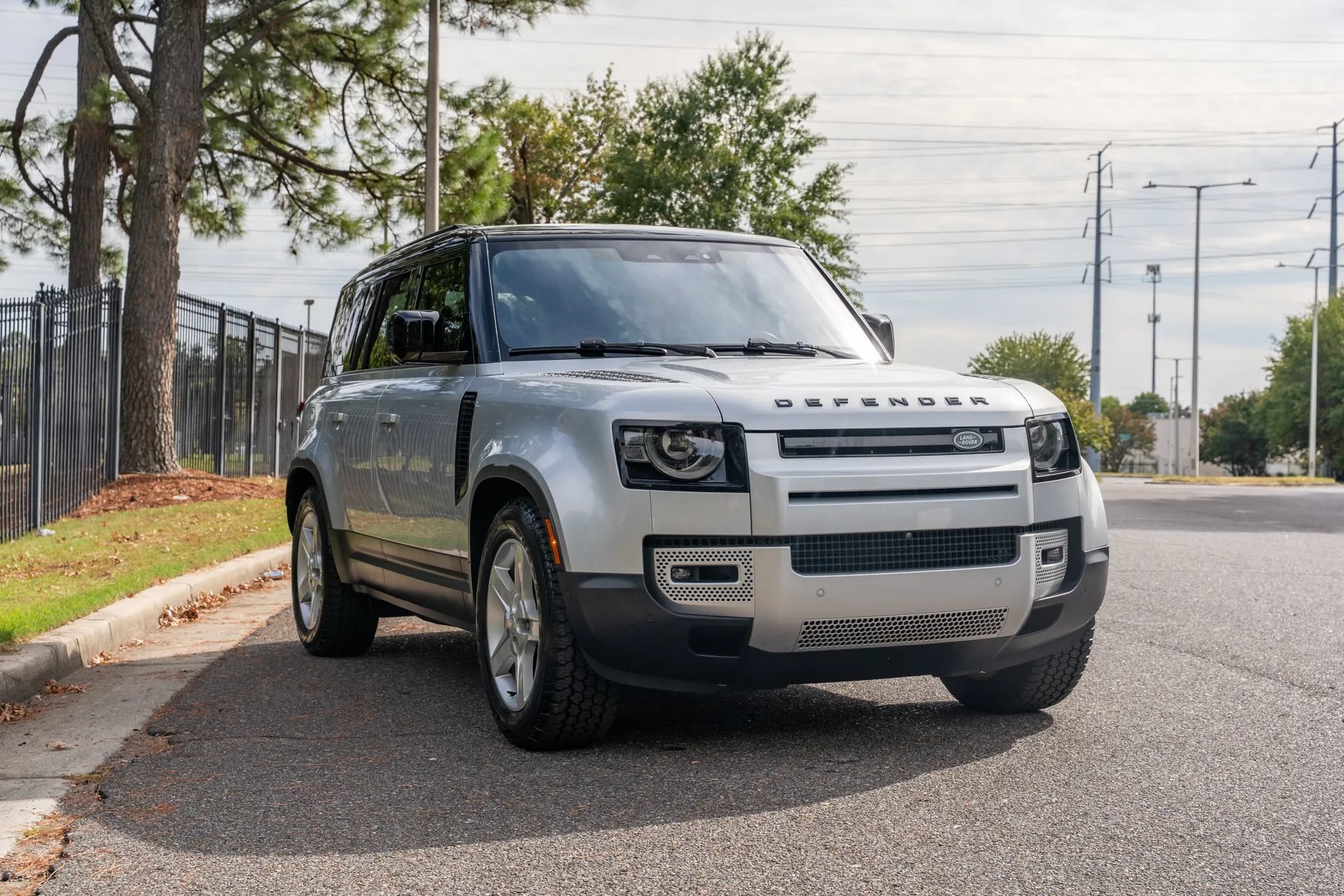 Used 2022 Land Rover Defender 110 SE AWD/4WD image 3