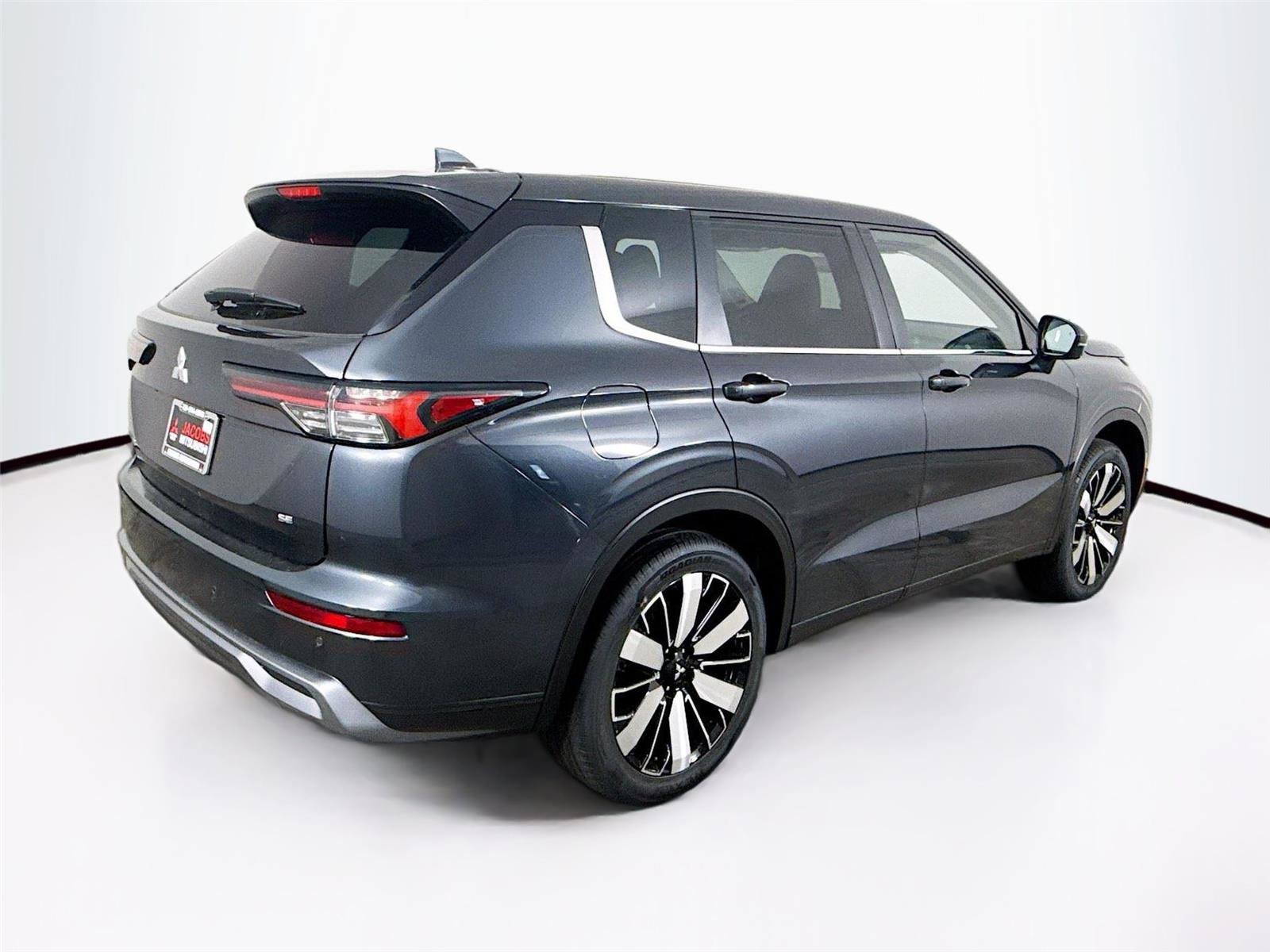 New 2026 Mitsubishi Outlander SE image 34