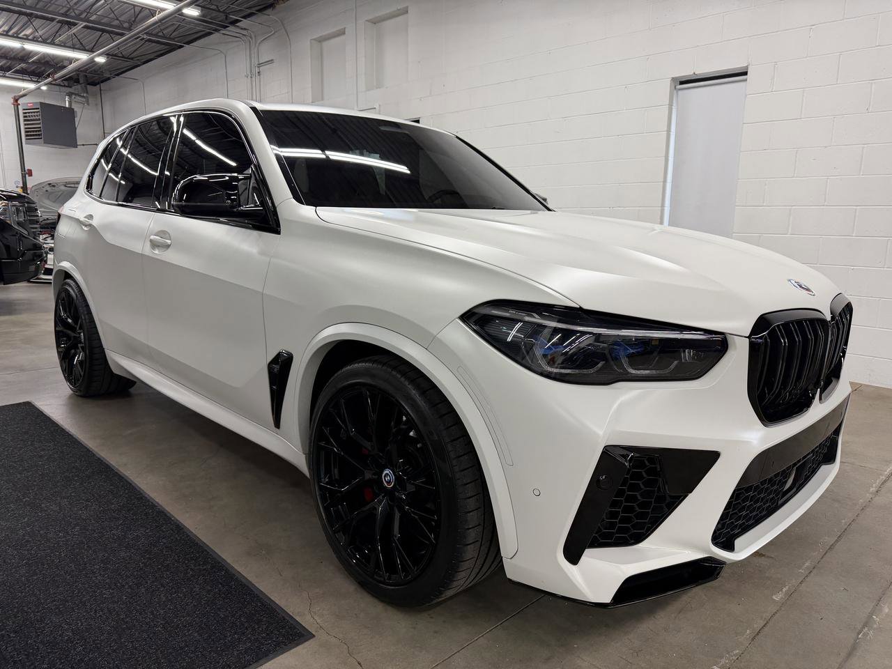 Used 2023 BMW X5 M w/ Competition Package AWD/4WD image 3