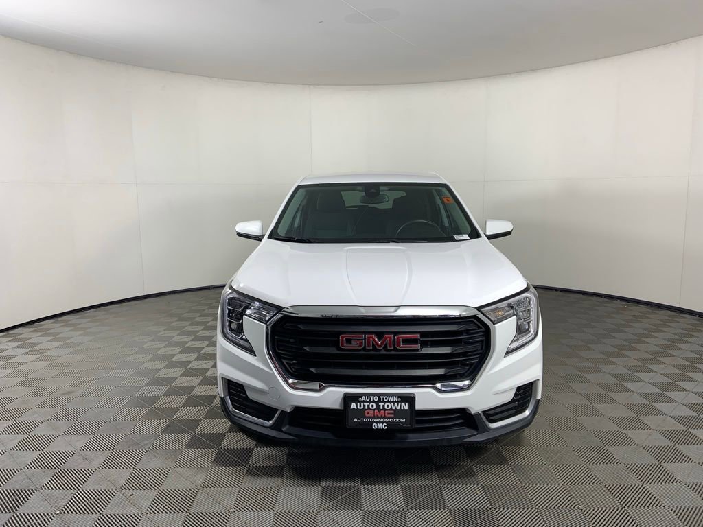 Used 2024 GMC Terrain SLE FWD image 3