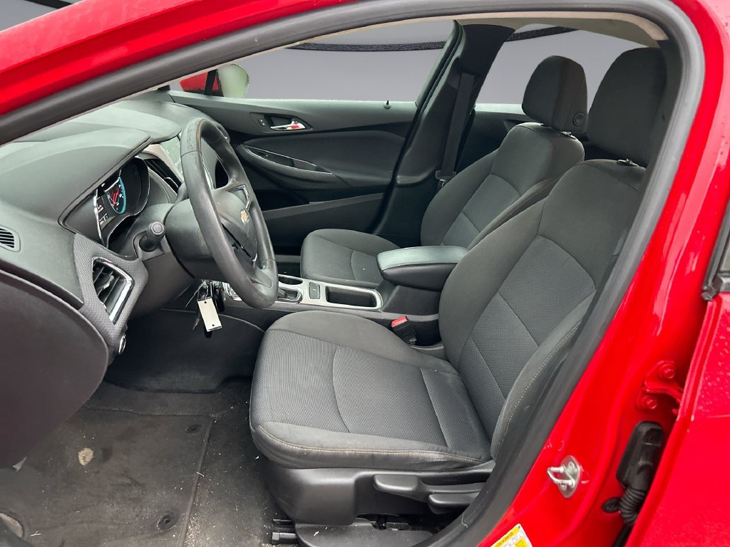 Used 2018 Chevrolet Cruze LS FWD image 11
