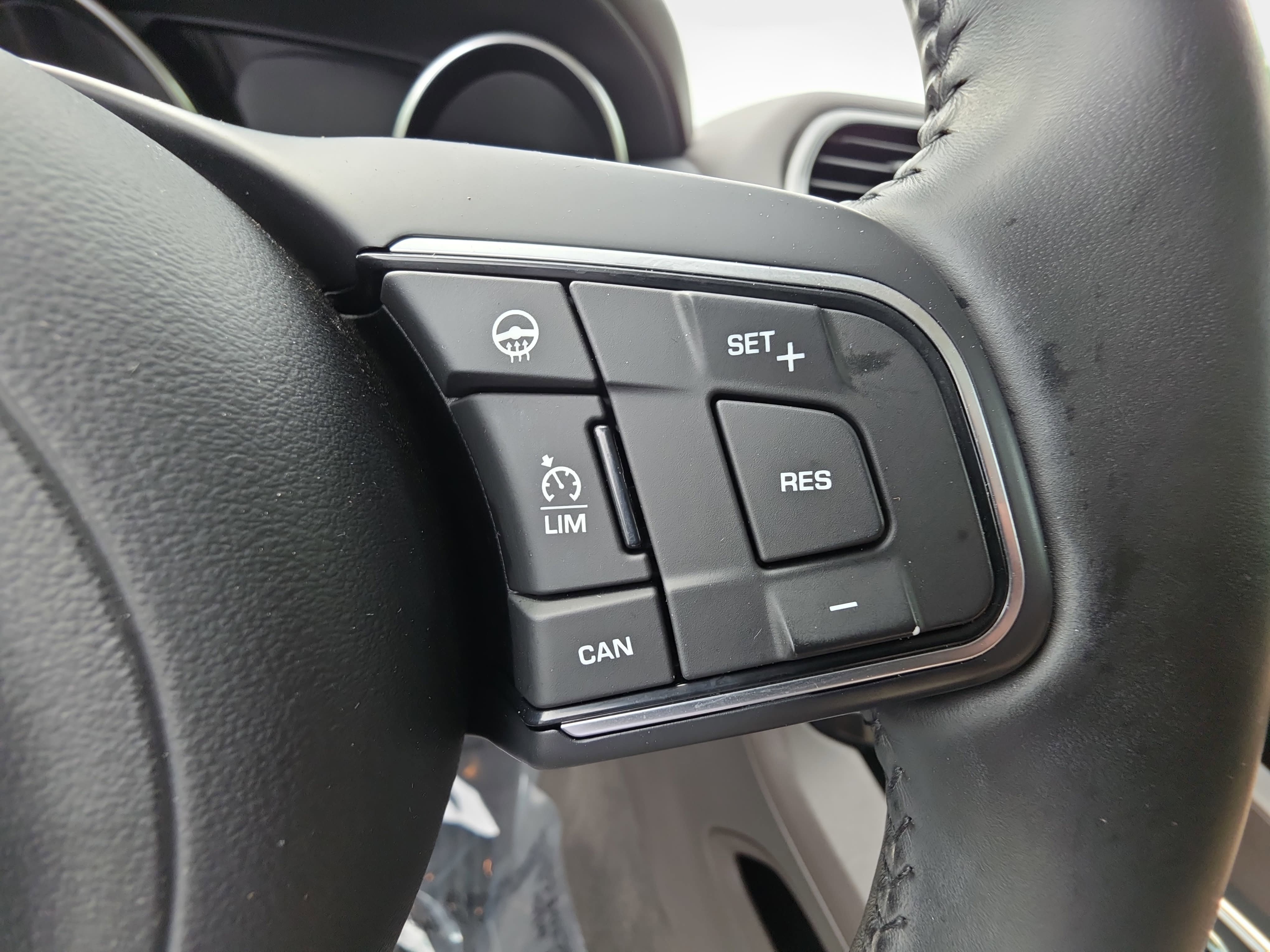Used 2017 Jaguar F-PACE Prestige AWD/4WD image 18