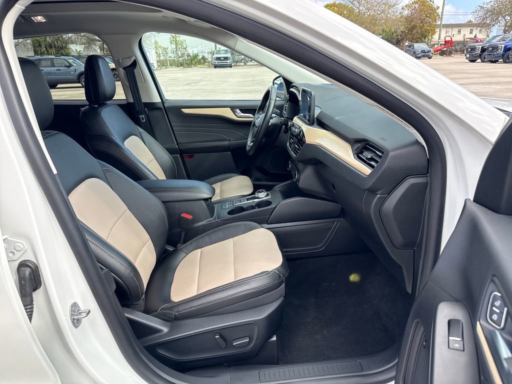 Certified 2022 Ford Escape Titanium w/ Titanium Premium Package image 27