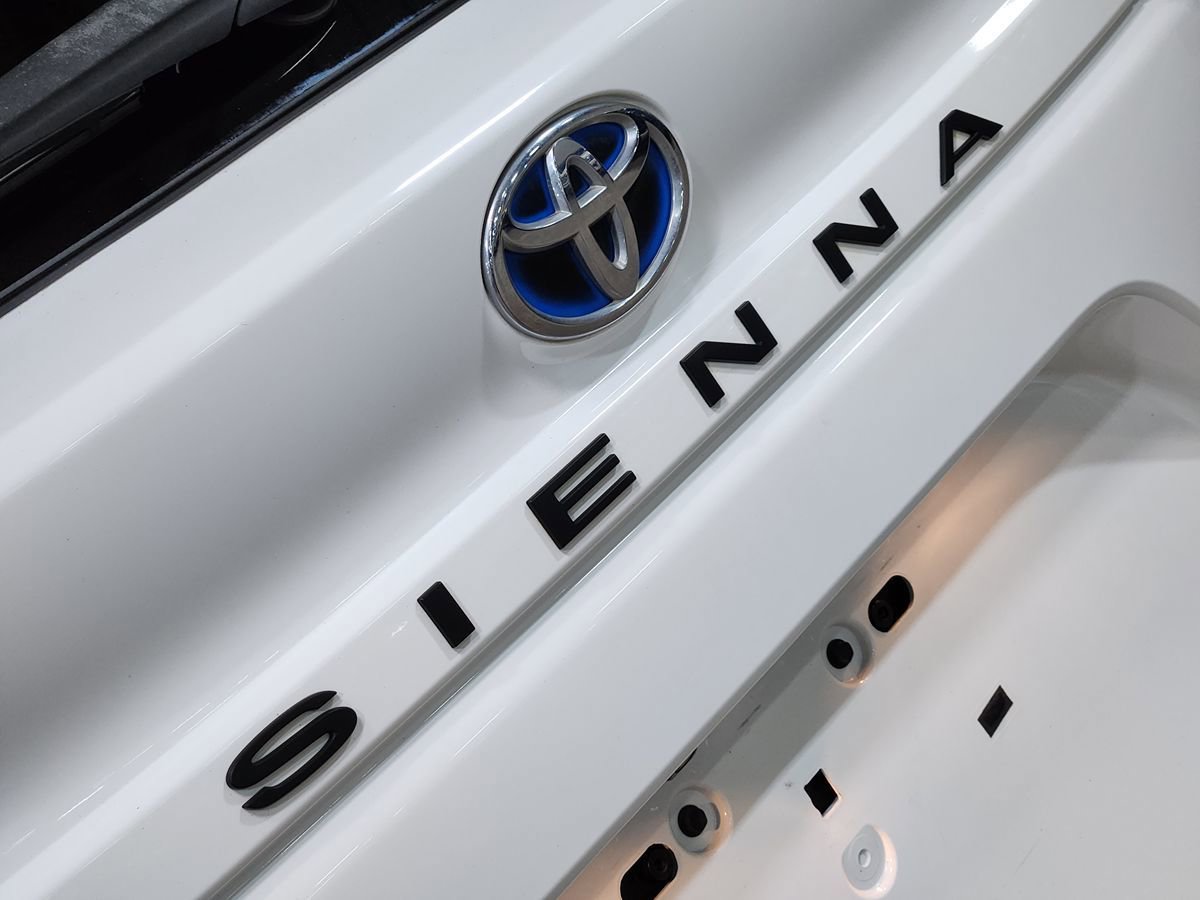 Used 2021 Toyota Sienna LE FWD image 23