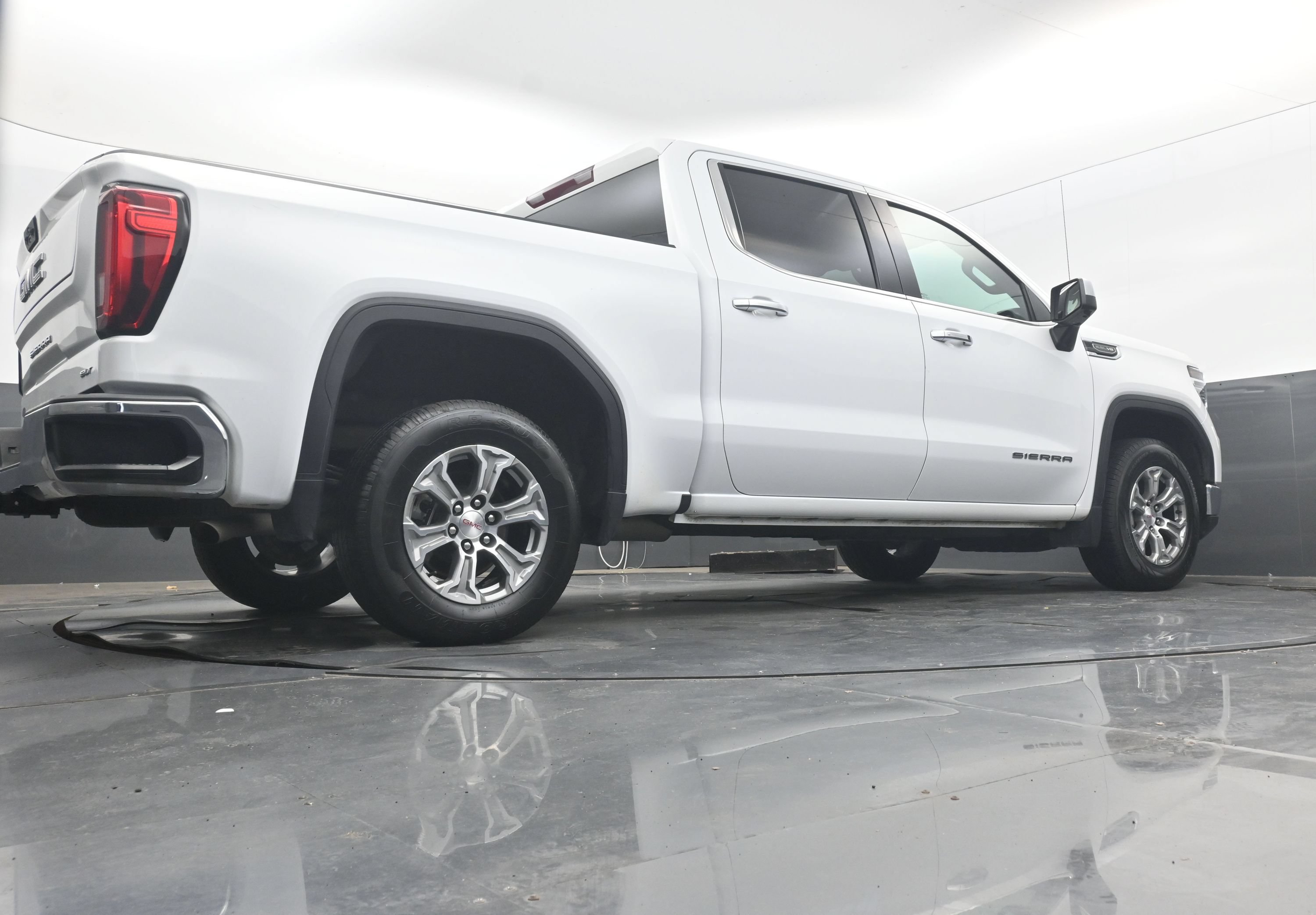 Used 2025 GMC Sierra 1500 SLT RWD image 28