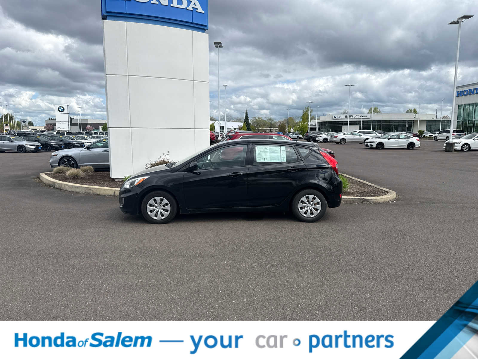 Used 2017 Hyundai Accent SE image 3