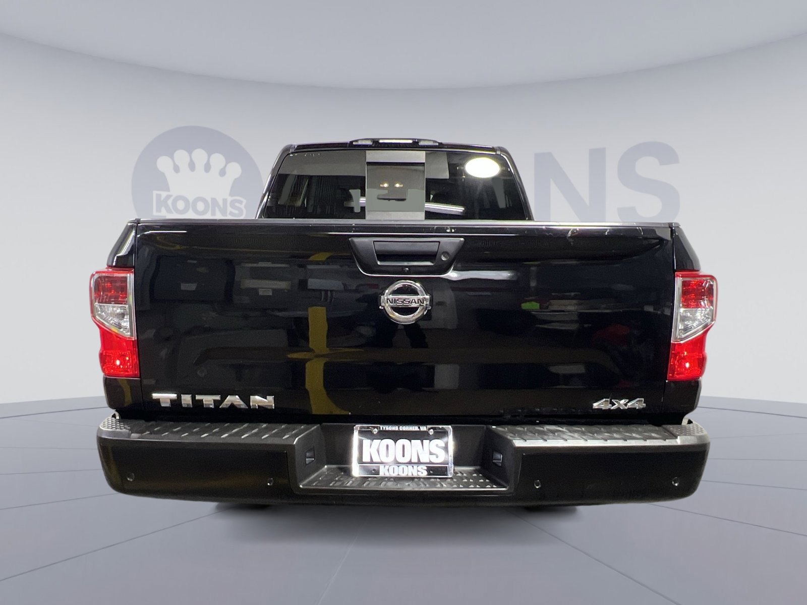 Used 2021 Nissan Titan S image 5