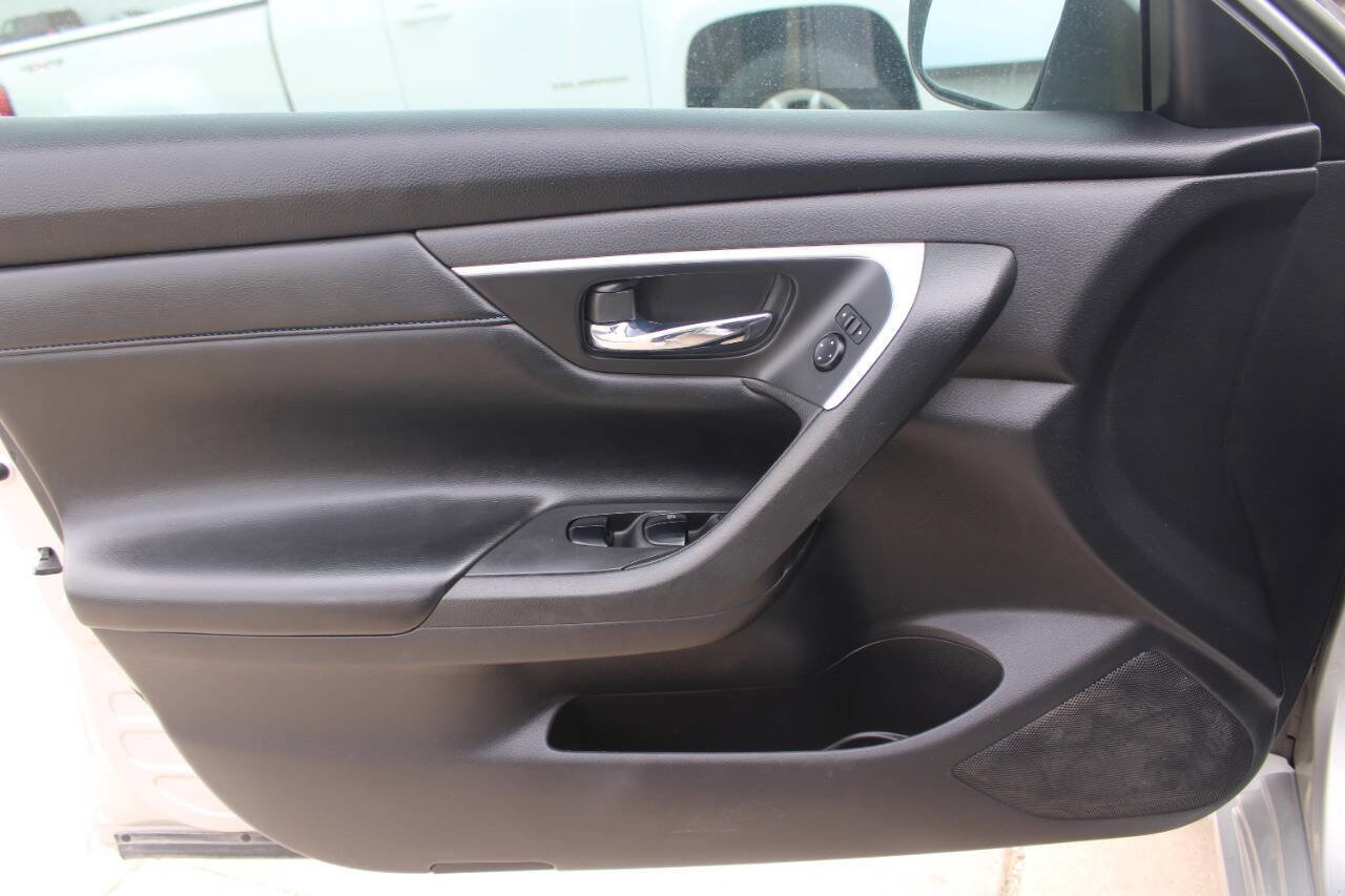 Used 2017 Nissan Altima 2.5 SR image 11