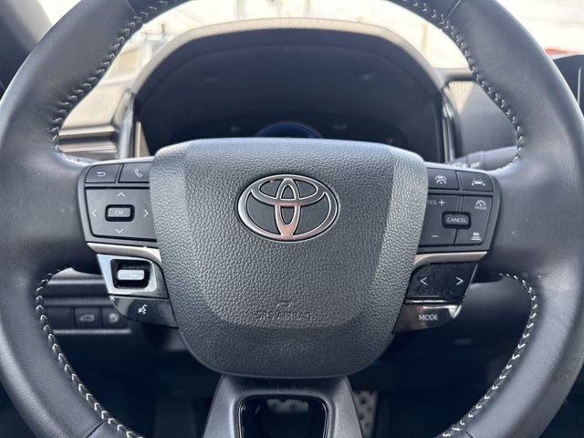 Used 2025 Toyota Camry SE FWD image 17