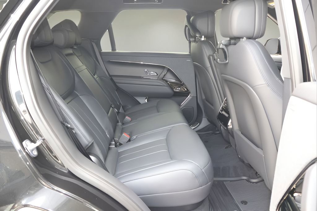 New 2026 Land Rover Range Rover Sport SE AWD/4WD image 17