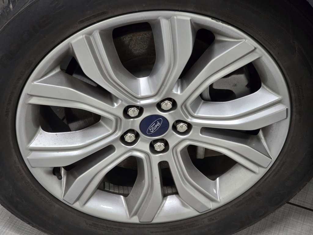 Used 2022 Ford Edge Titanium w/ Equipment Group 301A image 9