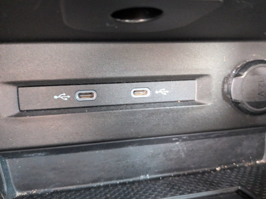 Used 2025 Volkswagen Taos SE FWD image 20