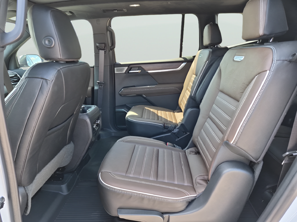 New 2027 GMC Acadia Denali Ultimate w/ LPO, Floor Liner Package AWD/4WD image 33