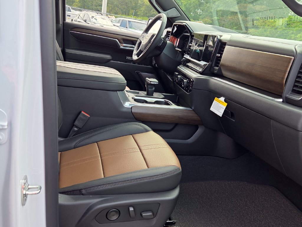 New 2026 Chevrolet Silverado 1500 High Country w/ Technology Package AWD/4WD image 15