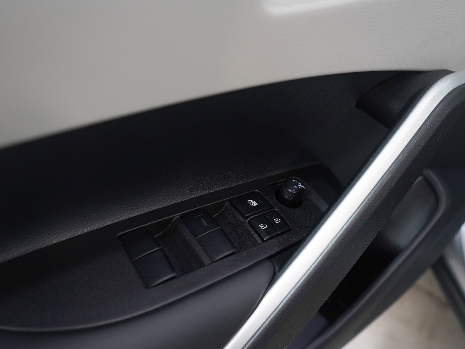 Used 2026 Toyota Corolla Cross L image 19