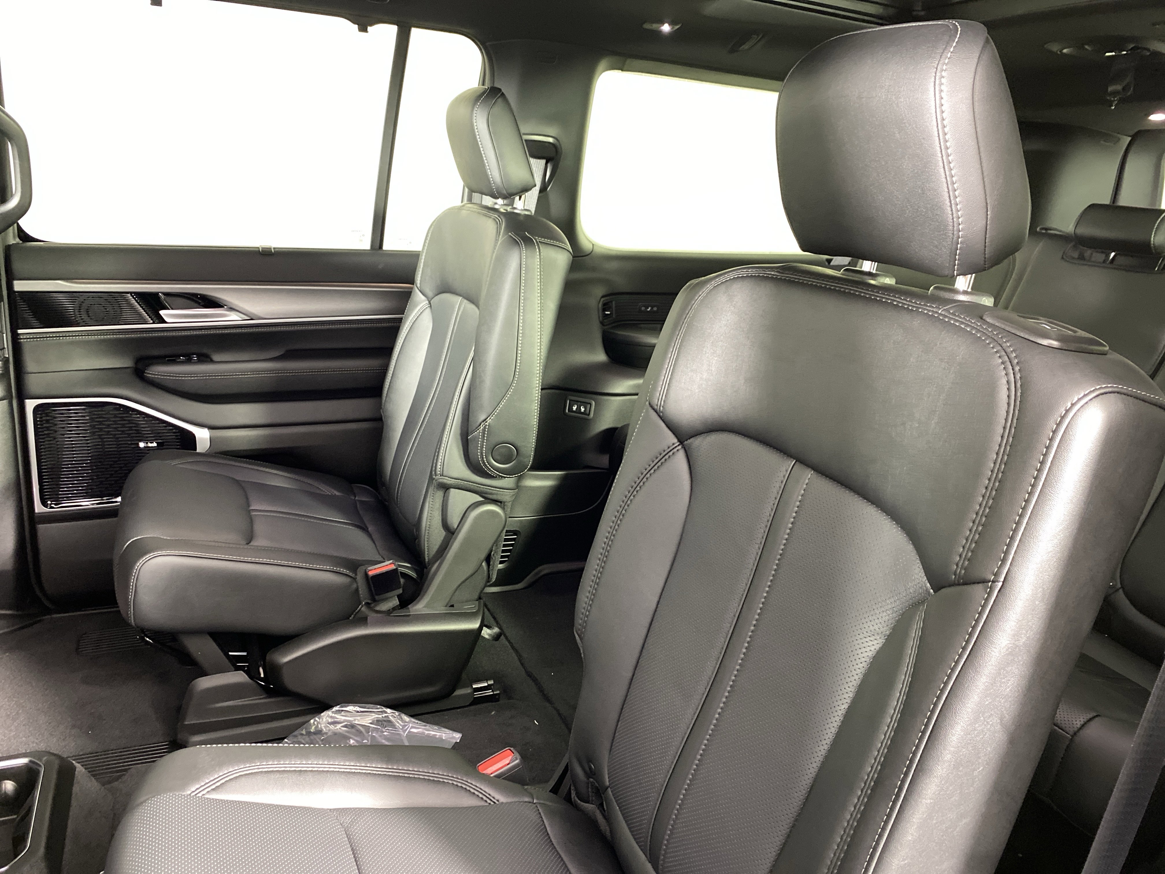 New 2026 Jeep Grand Wagoneer L Limited AWD/4WD image 30