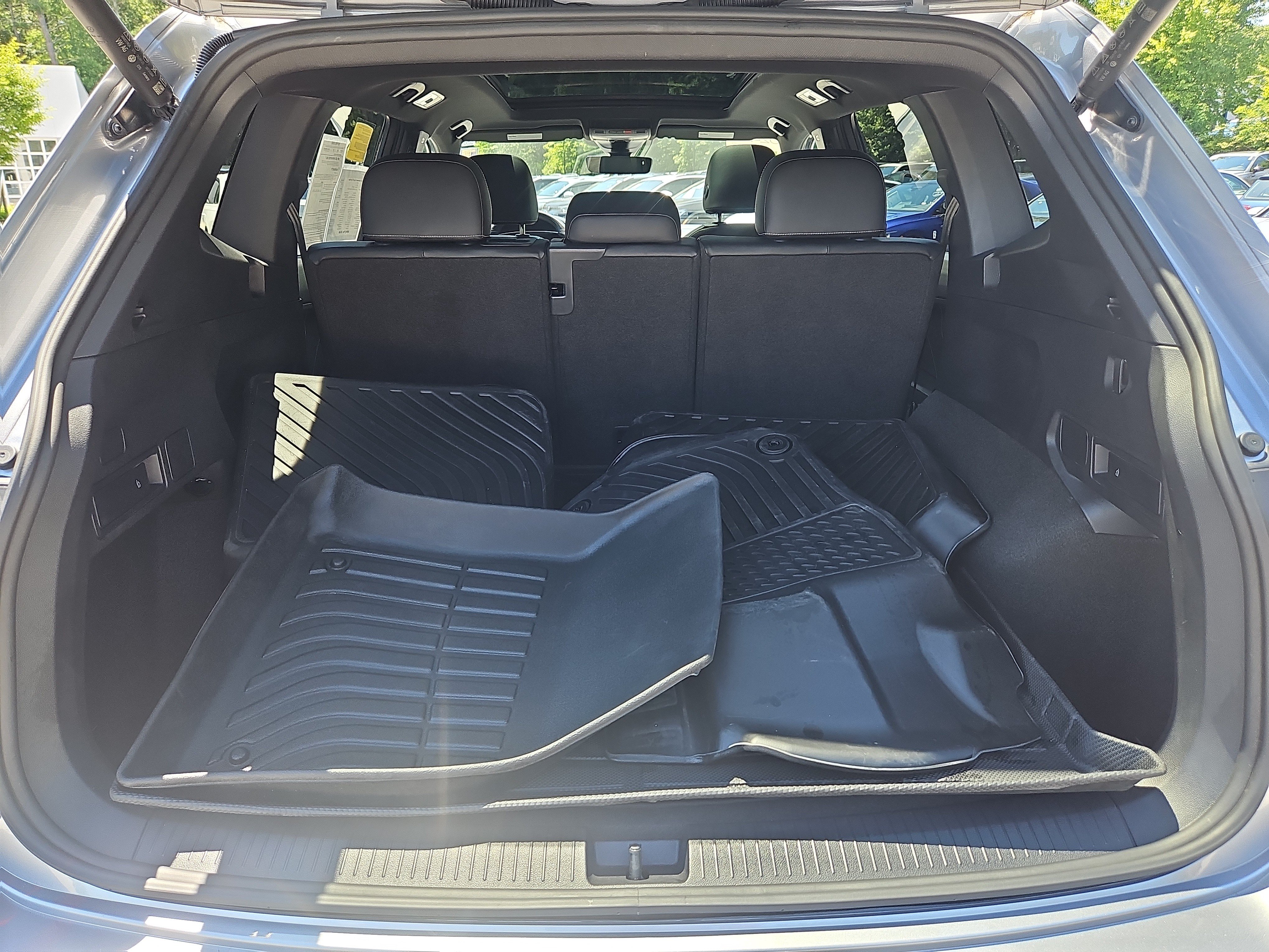 Certified 2024 Volkswagen Tiguan SE R-Line AWD/4WD image 32