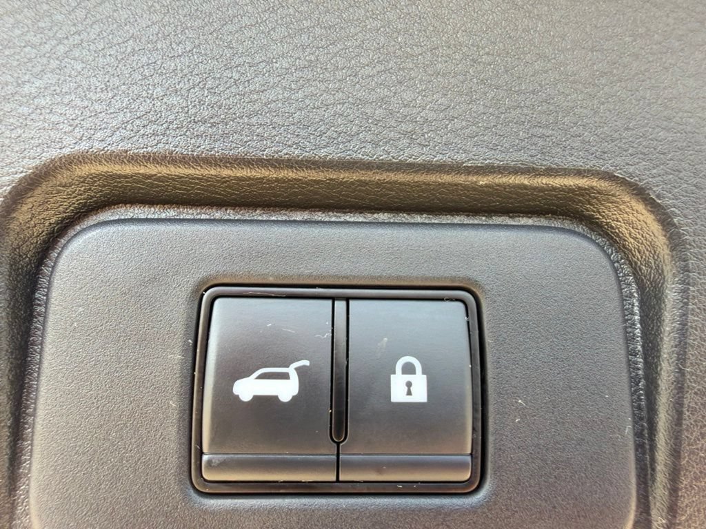 Used 2024 Nissan Rogue SV AWD/4WD image 16