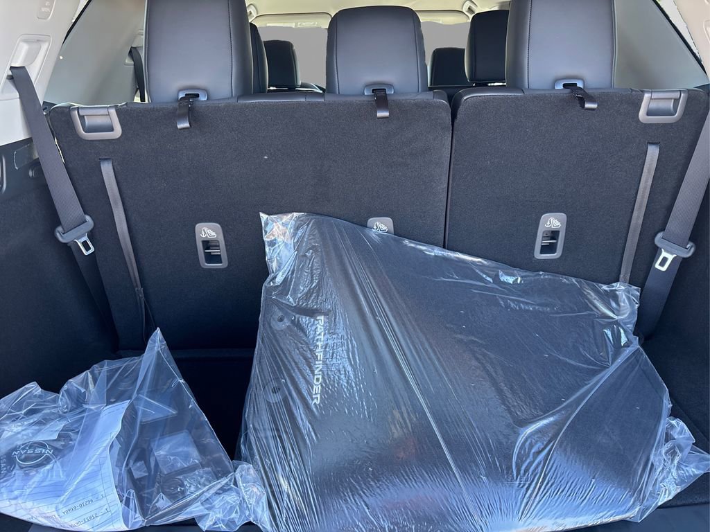 New 2025 Nissan Pathfinder SL image 11