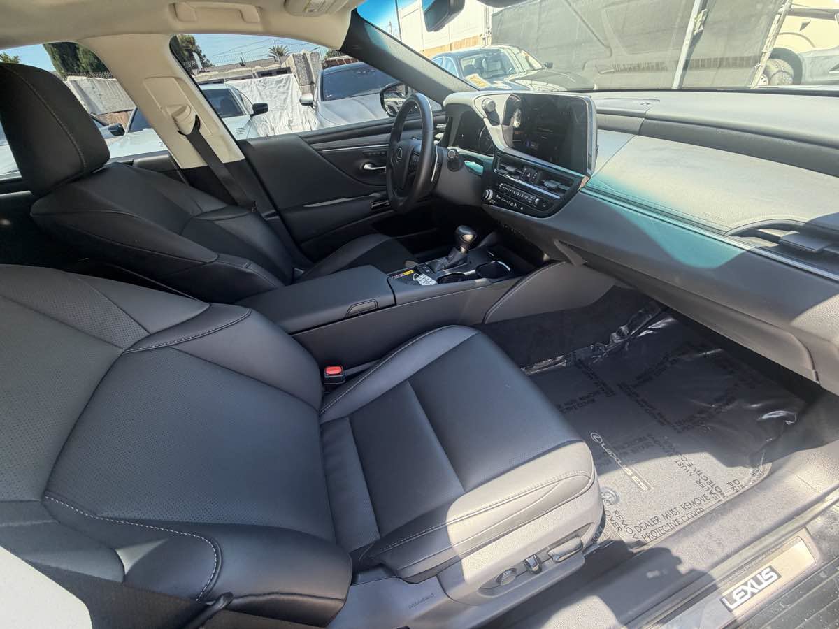 Used 2025 Lexus ES 300h w/ Premium Package FWD image 15