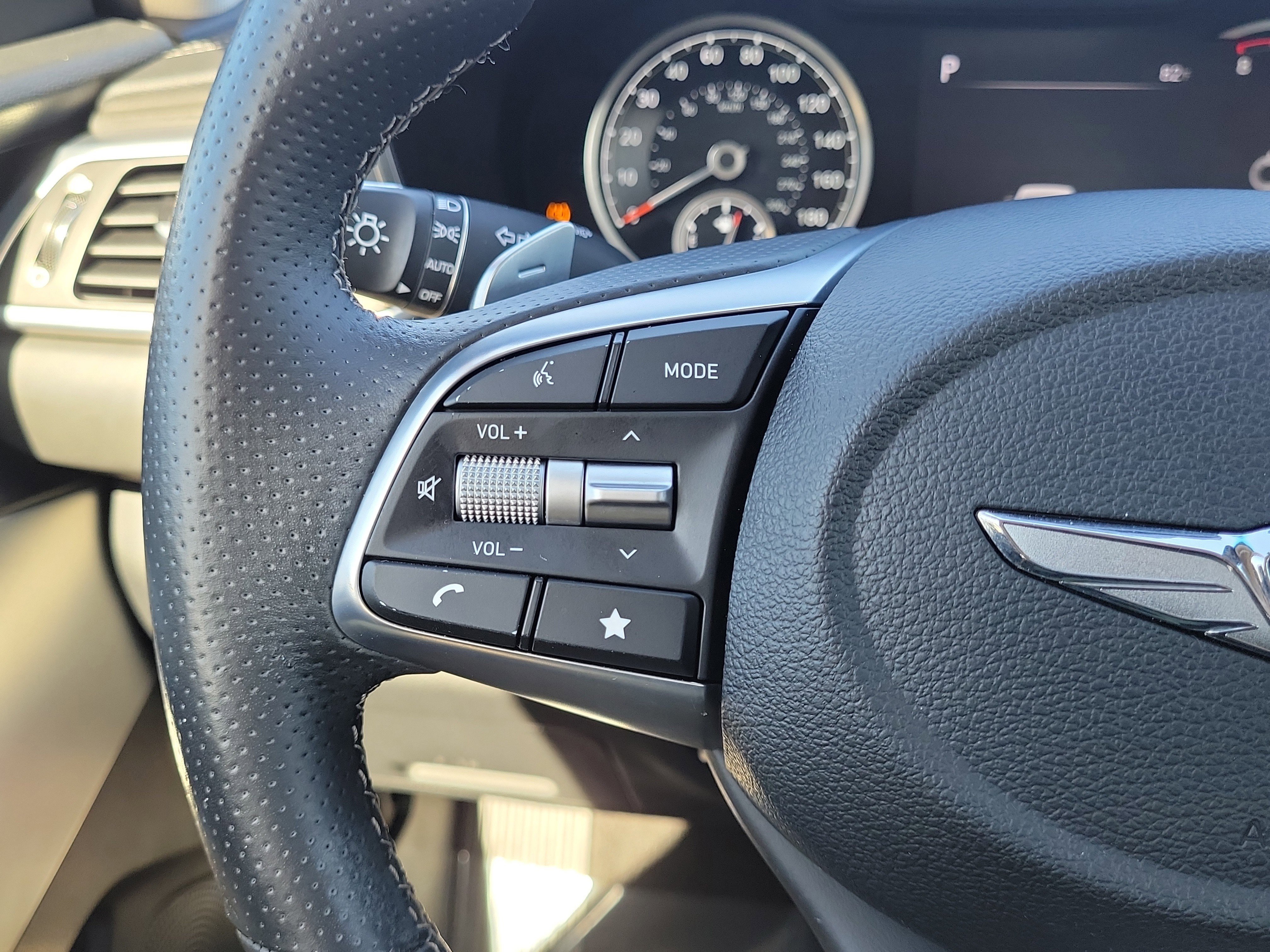 Used 2023 Genesis G70 2.0T image 16