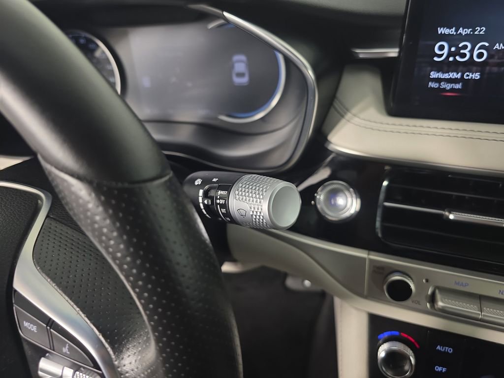 Used 2025 Genesis G70 2.5T image 23