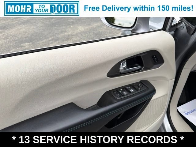 Used 2021 Chrysler Pacifica Touring-L FWD image 13