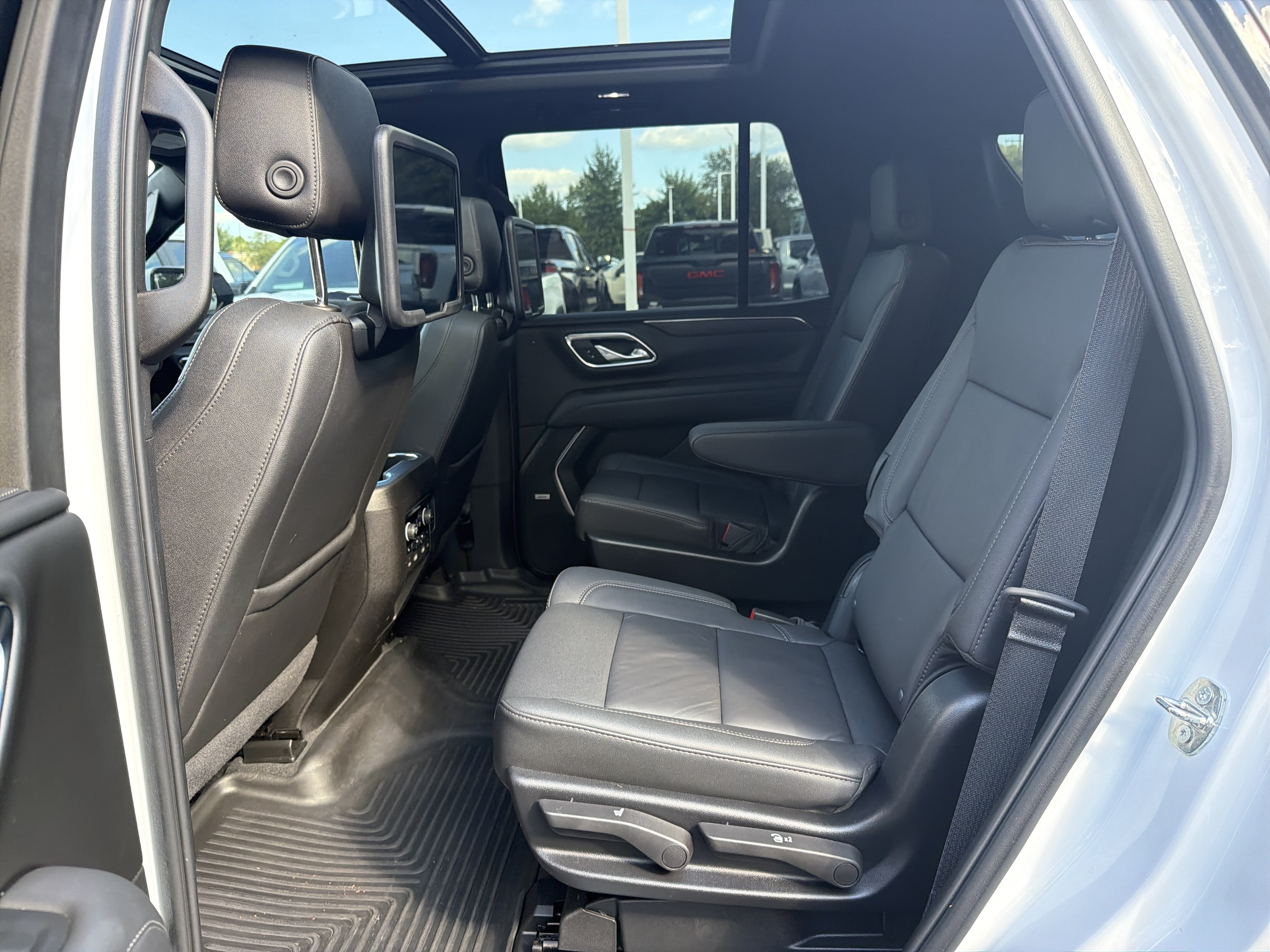 Used 2024 Chevrolet Tahoe Z71 w/ Off-Road Capability Package AWD/4WD image 32