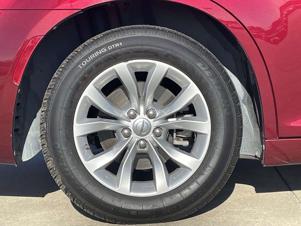 Used 2023 Chrysler 300 Touring image 7