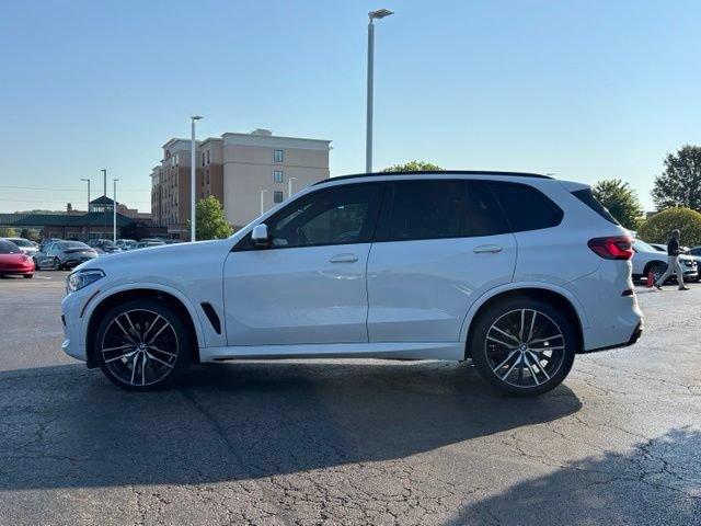 Used 2022 BMW X5 xDrive40i w/ M Sport Package AWD/4WD image 4