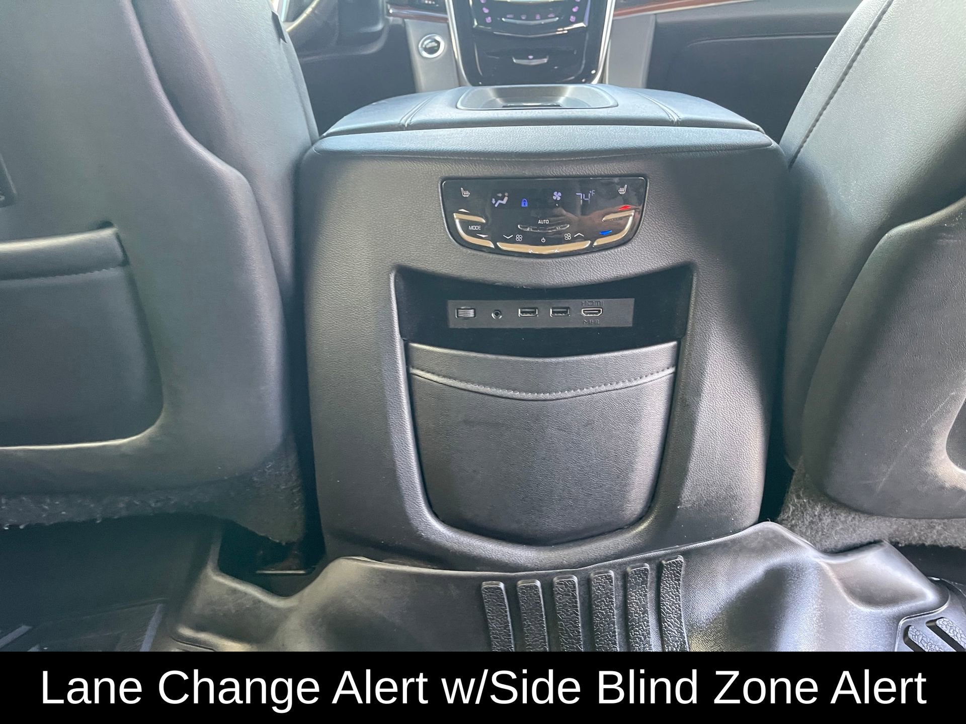 Used 2019 Cadillac Escalade ESV Premium Luxury RWD image 27